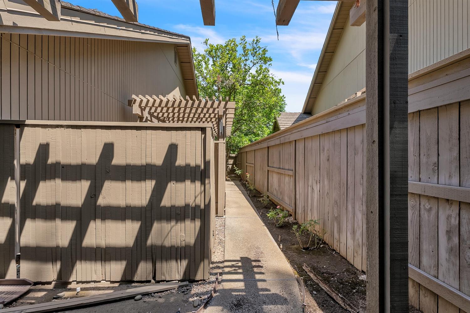 Detail Gallery Image 54 of 62 For 11438 Mother Lode Cir, Gold River,  CA 95670 - 4 Beds | 2/1 Baths