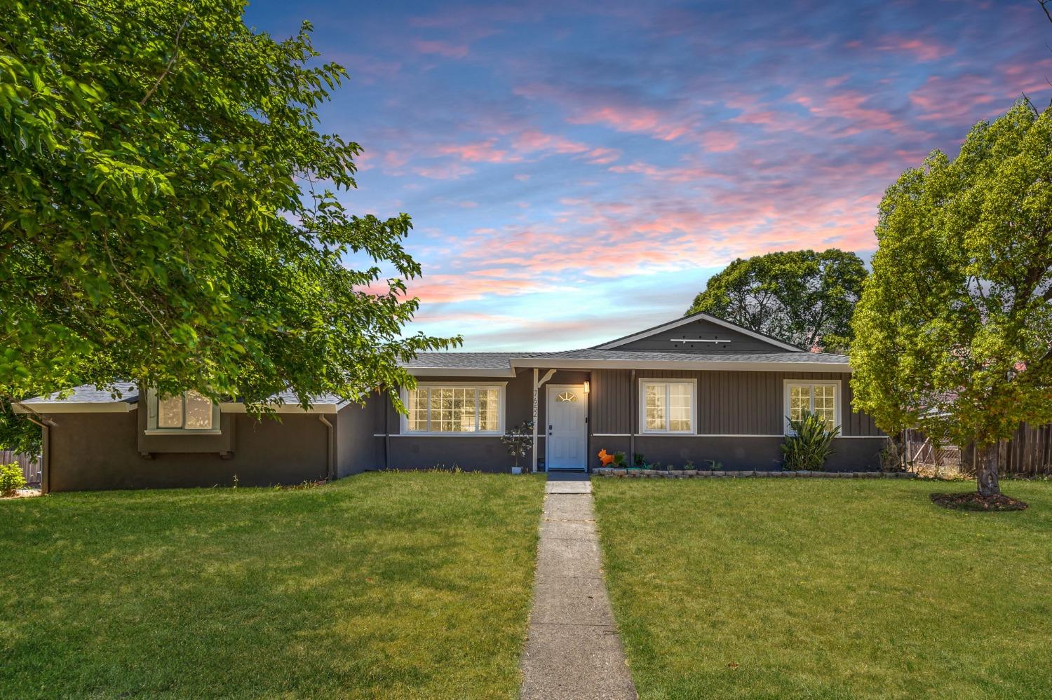 Detail Gallery Image 1 of 1 For 7652 Manorside Dr, Sacramento,  CA 95832 - 3 Beds | 2 Baths