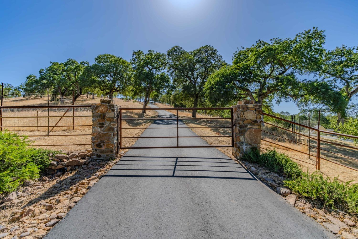 Detail Gallery Image 7 of 31 For 18550 Silver Oak Ln, Plymouth,  CA 95669 - – Beds | – Baths