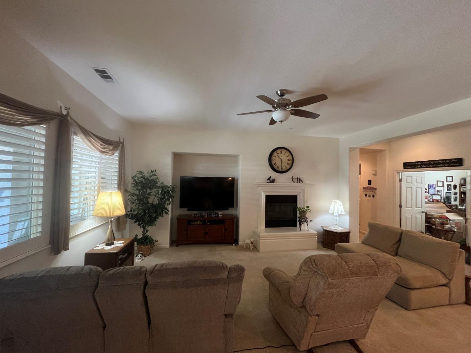 Detail Gallery Image 5 of 14 For 2261 Pillsbury Rd, Manteca,  CA 95337 - 3 Beds | 2/1 Baths