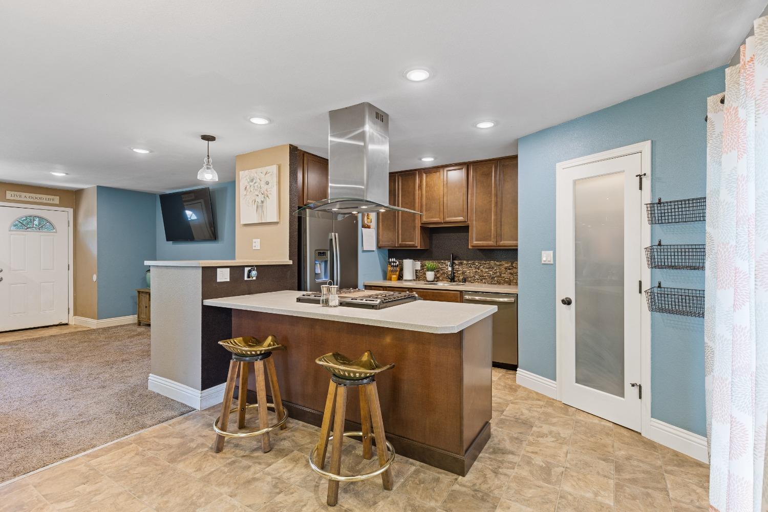 Detail Gallery Image 1 of 1 For 1065 Hillcrest Blvd, Colfax,  CA 95713 - 4 Beds | 2 Baths