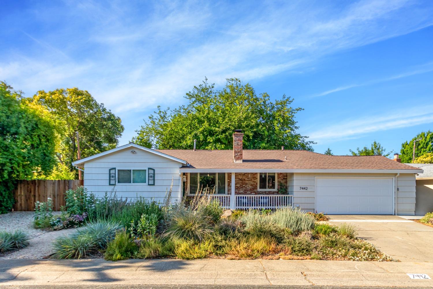 Detail Gallery Image 1 of 1 For 7442 Midiron Dr, Fair Oaks,  CA 95628 - 3 Beds | 2 Baths