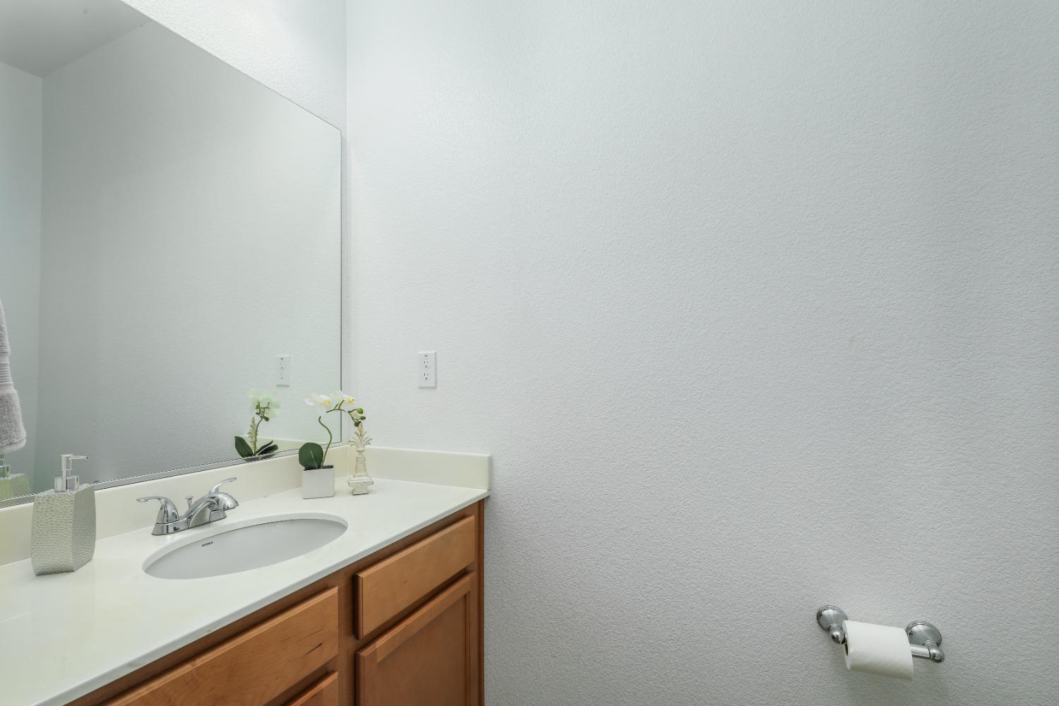 Detail Gallery Image 12 of 60 For 10921 Mikas Pond Way, Stockton,  CA 95219 - 5 Beds | 3/1 Baths