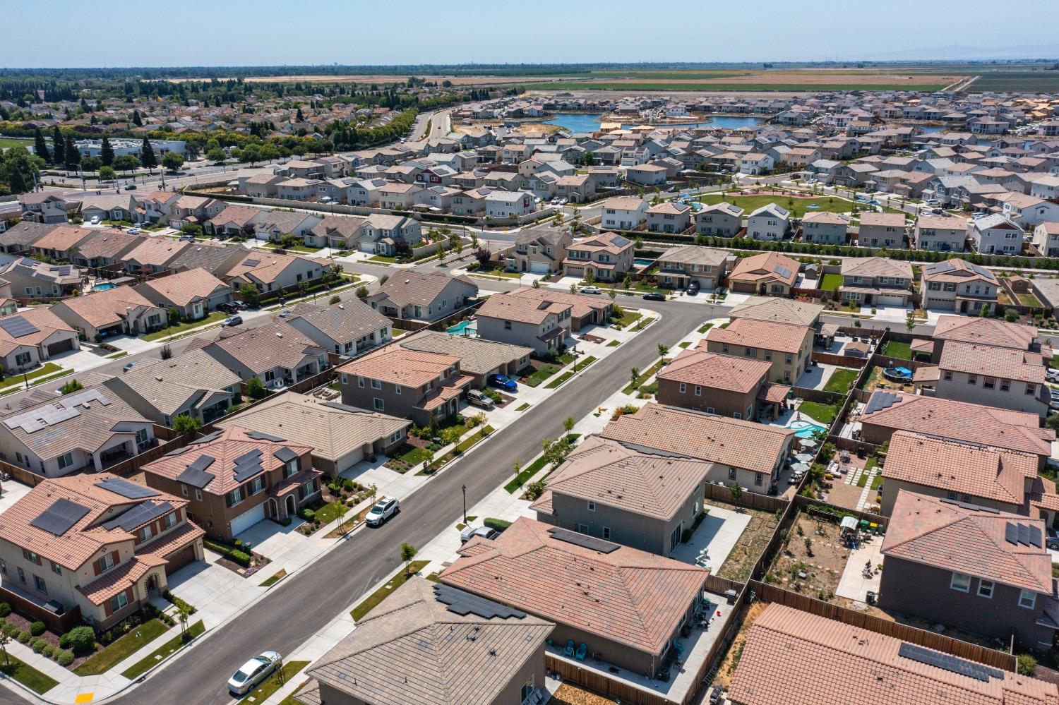 Detail Gallery Image 50 of 60 For 10921 Mikas Pond Way, Stockton,  CA 95219 - 5 Beds | 3/1 Baths