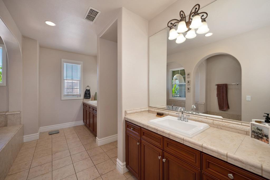 Detail Gallery Image 23 of 36 For 3327 Bordeaux Dr, El Dorado Hills,  CA 95762 - 5 Beds | 3/1 Baths