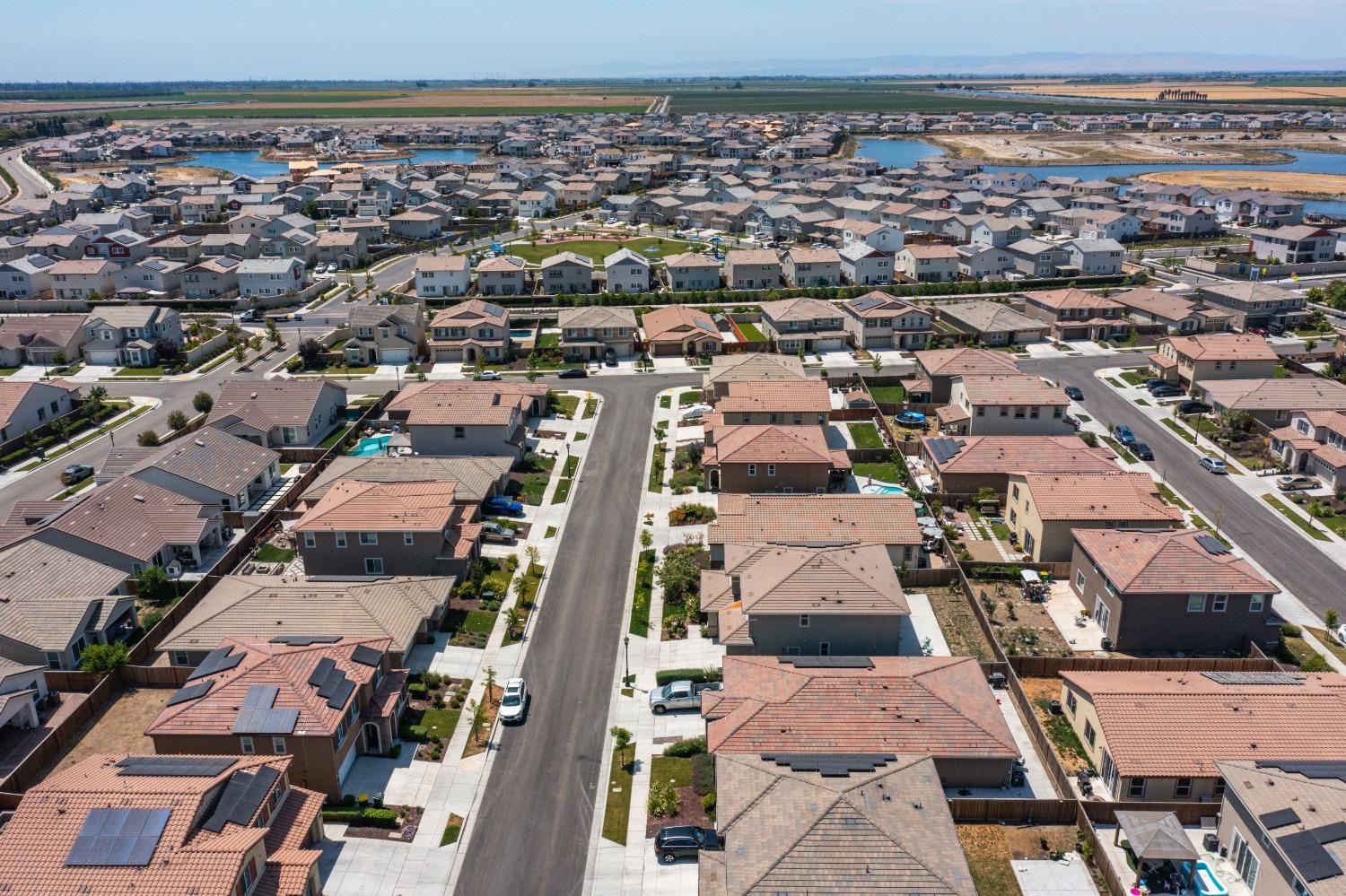 Detail Gallery Image 51 of 60 For 10921 Mikas Pond Way, Stockton,  CA 95219 - 5 Beds | 3/1 Baths