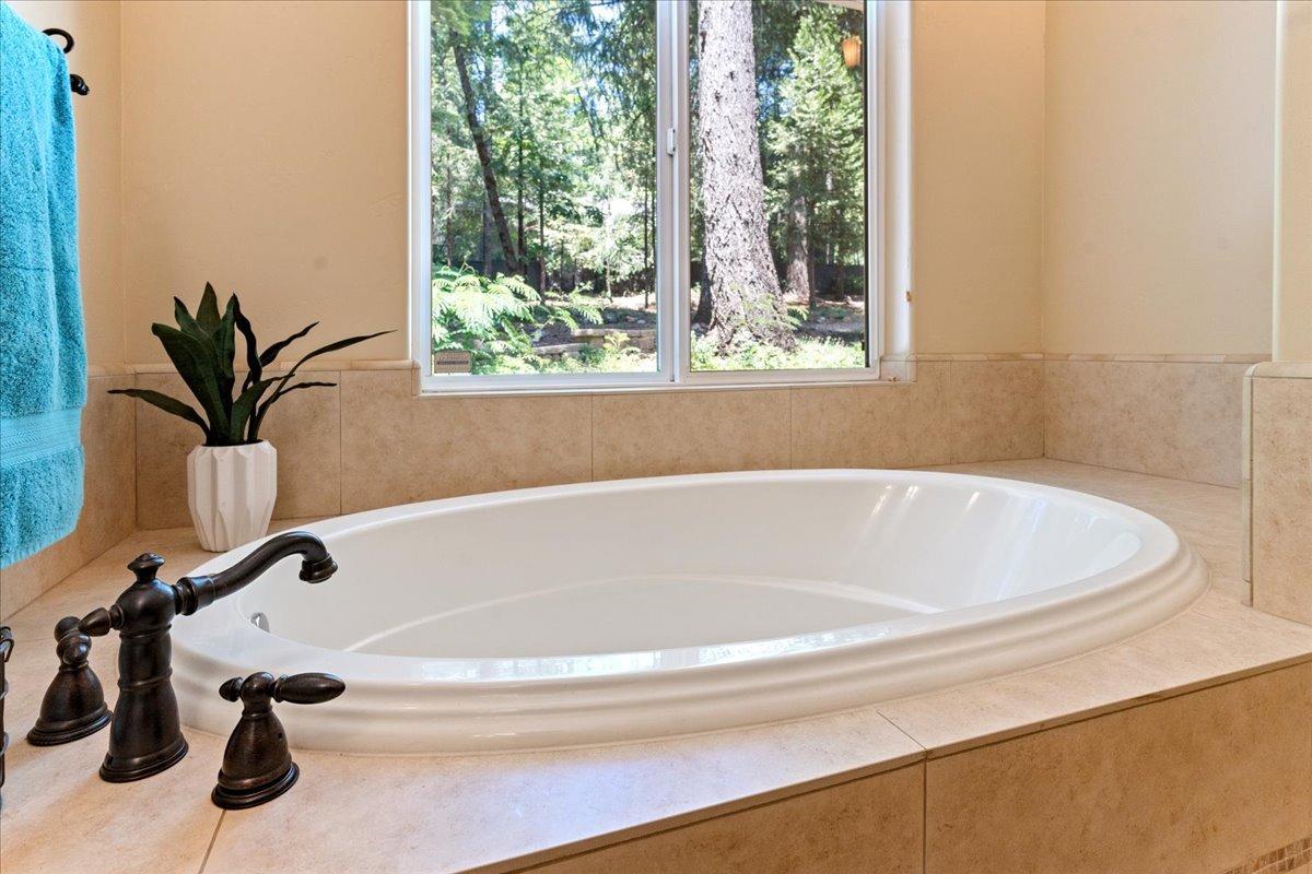 Detail Gallery Image 18 of 48 For 12122 Crystal Wells, Nevada City,  CA 95959 - 3 Beds | 3 Baths