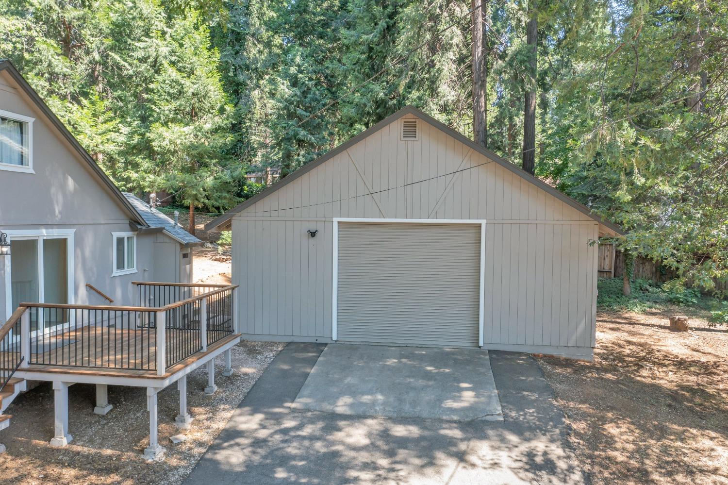 Detail Gallery Image 3 of 62 For 5670 Eastwood Ln, Pollock Pines,  CA 95726 - 4 Beds | 1/1 Baths