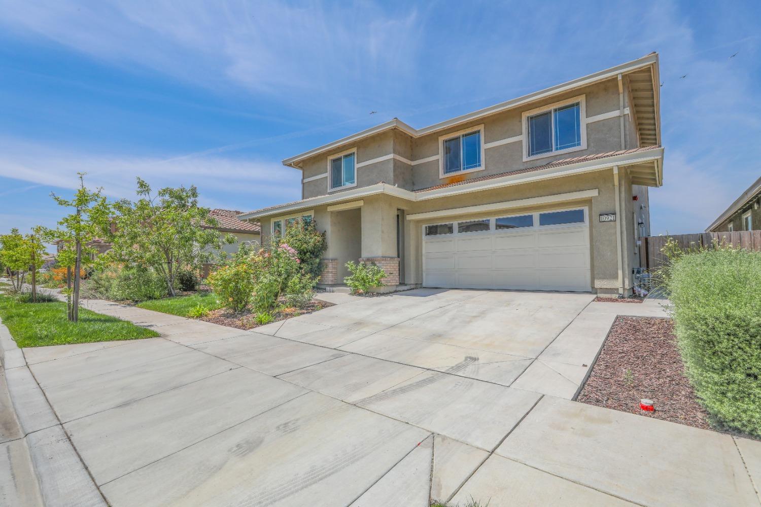 Detail Gallery Image 2 of 60 For 10921 Mikas Pond Way, Stockton,  CA 95219 - 5 Beds | 3/1 Baths