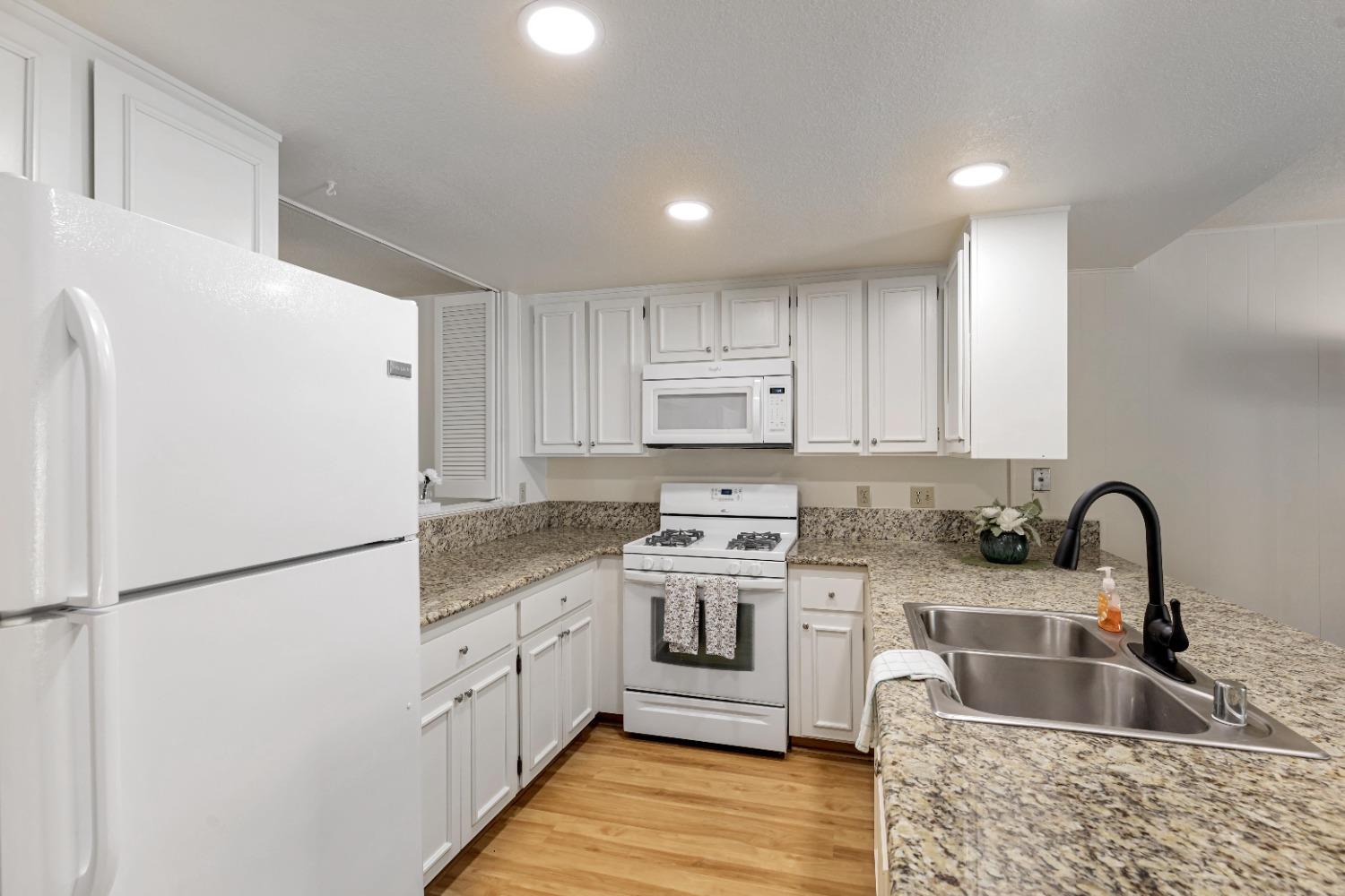 Detail Gallery Image 18 of 59 For 6818 Castillo Ct, Citrus Heights,  CA 95621 - 3 Beds | 2/1 Baths