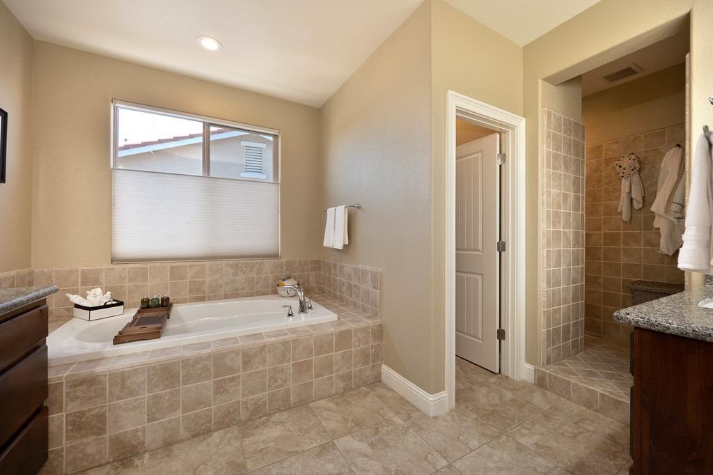 Detail Gallery Image 38 of 88 For 2718 Hidden Trail Loop, Rocklin,  CA 95765 - 5 Beds | 4/1 Baths