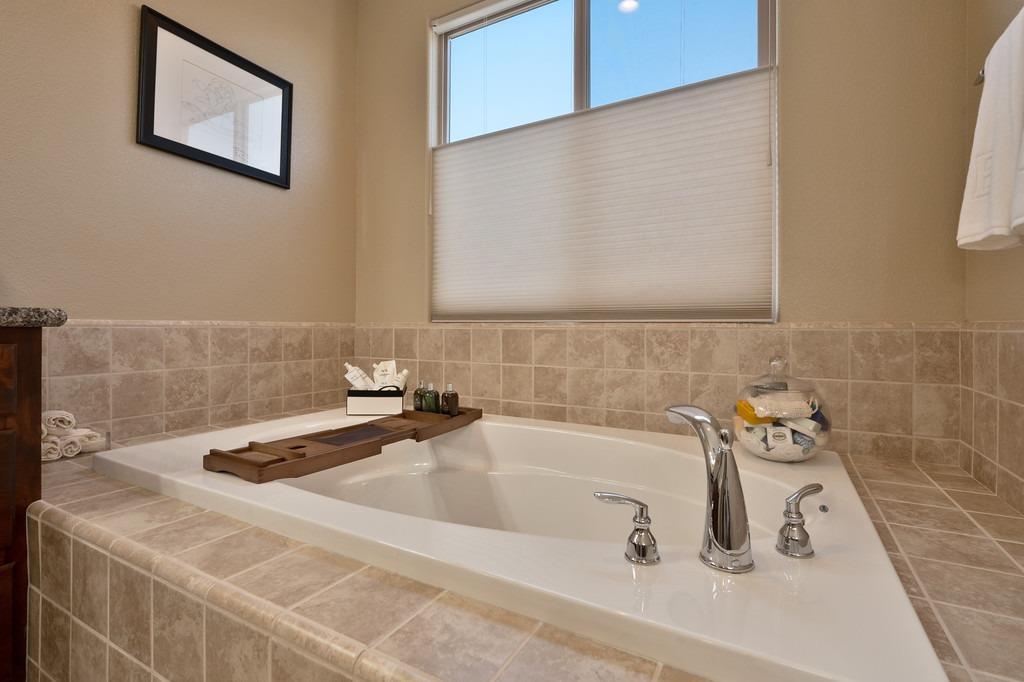 Detail Gallery Image 37 of 88 For 2718 Hidden Trail Loop, Rocklin,  CA 95765 - 5 Beds | 4/1 Baths