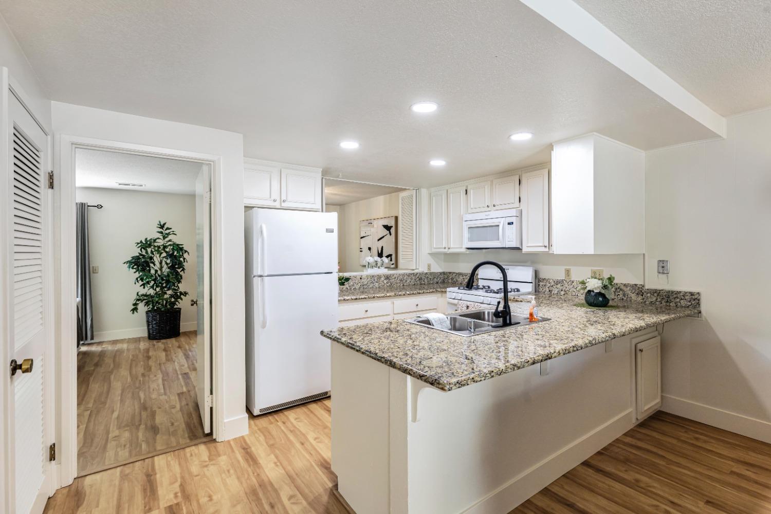 Detail Gallery Image 25 of 59 For 6818 Castillo Ct, Citrus Heights,  CA 95621 - 3 Beds | 2/1 Baths