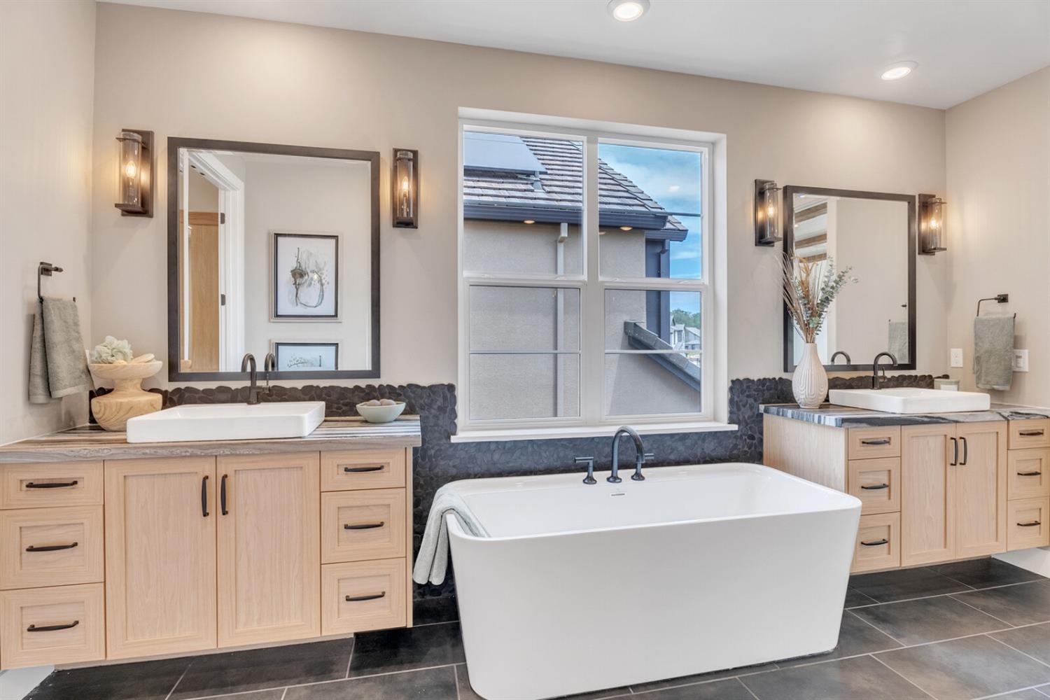 Detail Gallery Image 41 of 84 For 8461 Sun View Cir, Granite Bay,  CA 95746 - 3 Beds | 3/1 Baths