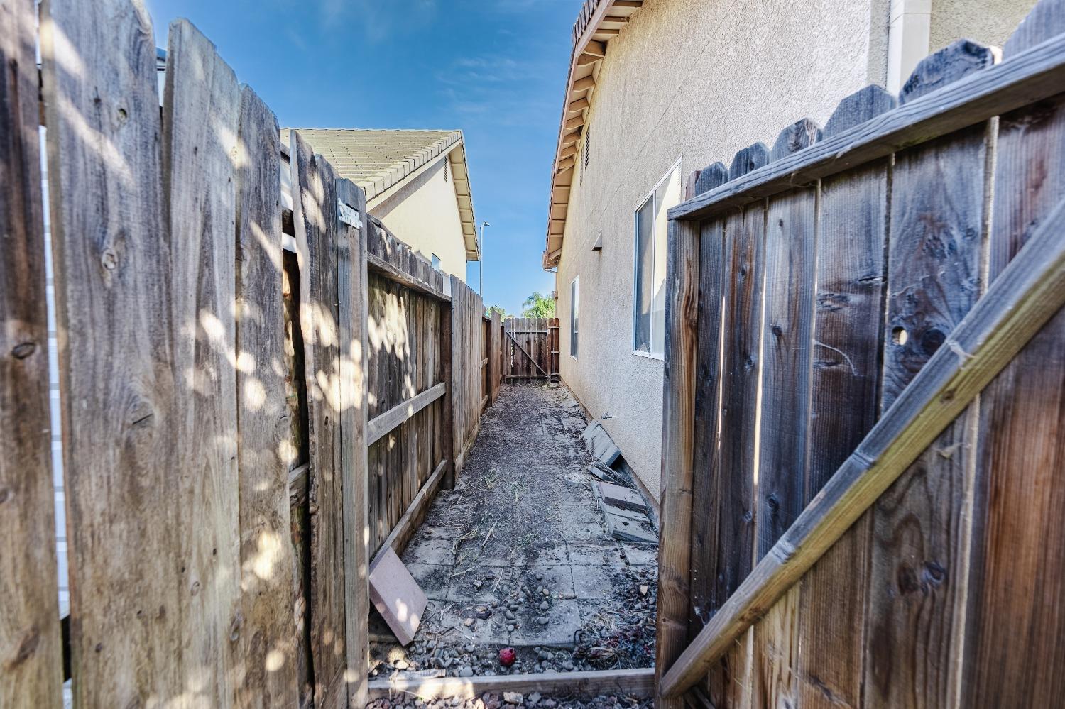 Detail Gallery Image 36 of 37 For 930 Garden St, Los Banos,  CA 93635 - 4 Beds | 2 Baths