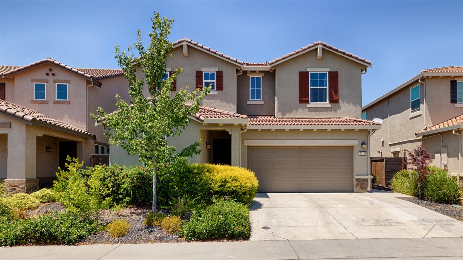 Detail Gallery Image 1 of 1 For 2541 Mead Way, Roseville,  CA 95747 - 3 Beds | 2/1 Baths