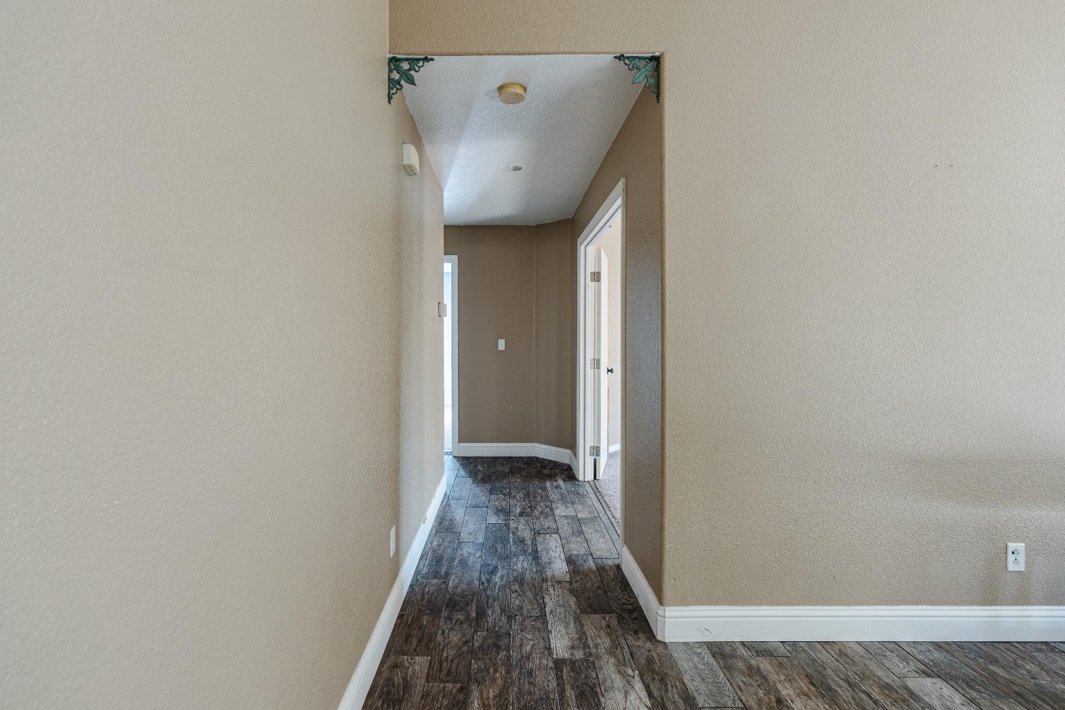 Detail Gallery Image 13 of 37 For 930 Garden St, Los Banos,  CA 93635 - 4 Beds | 2 Baths