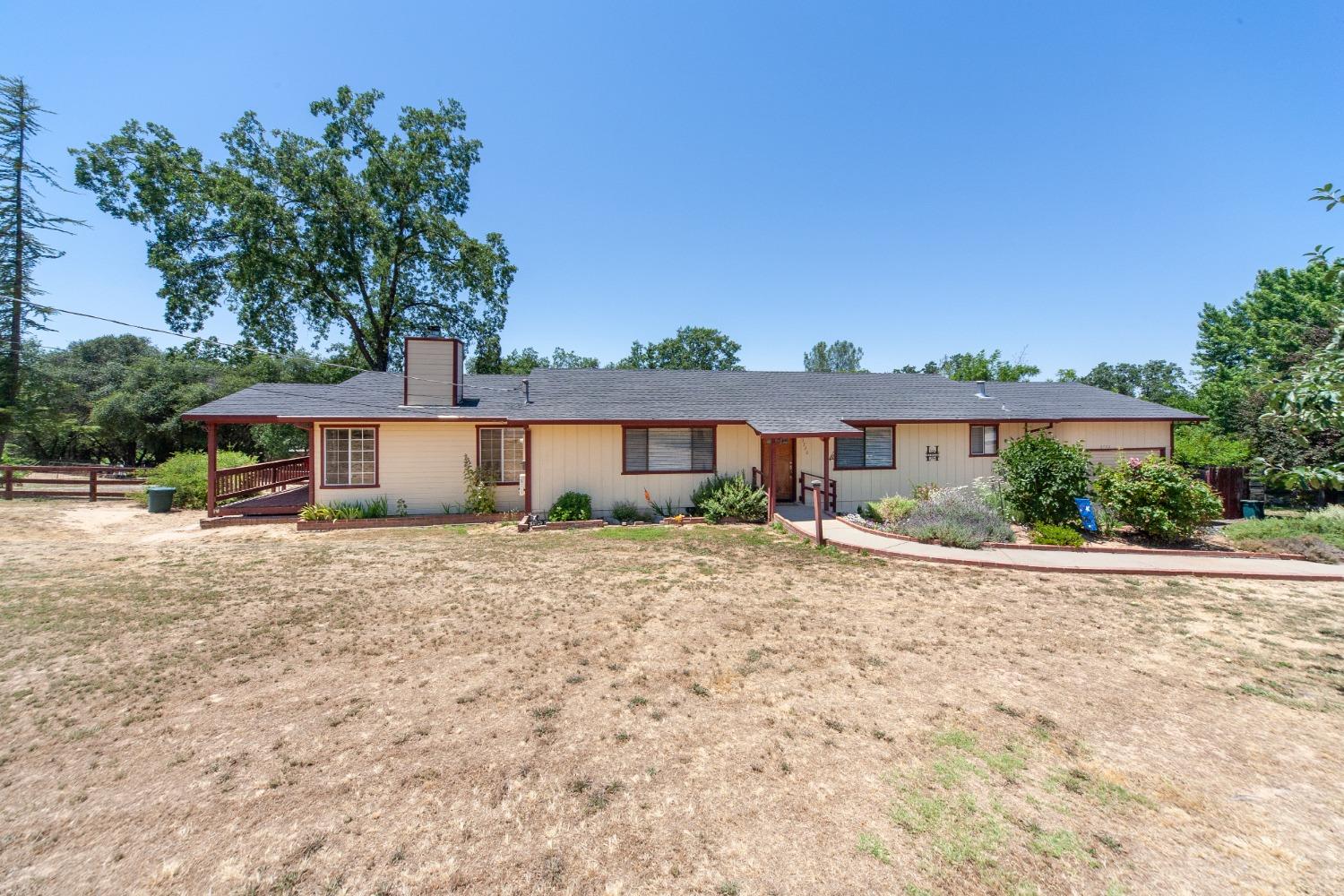 Detail Gallery Image 2 of 52 For 3720 Marinko Ct, Placerville,  CA 95667 - 4 Beds | 3 Baths