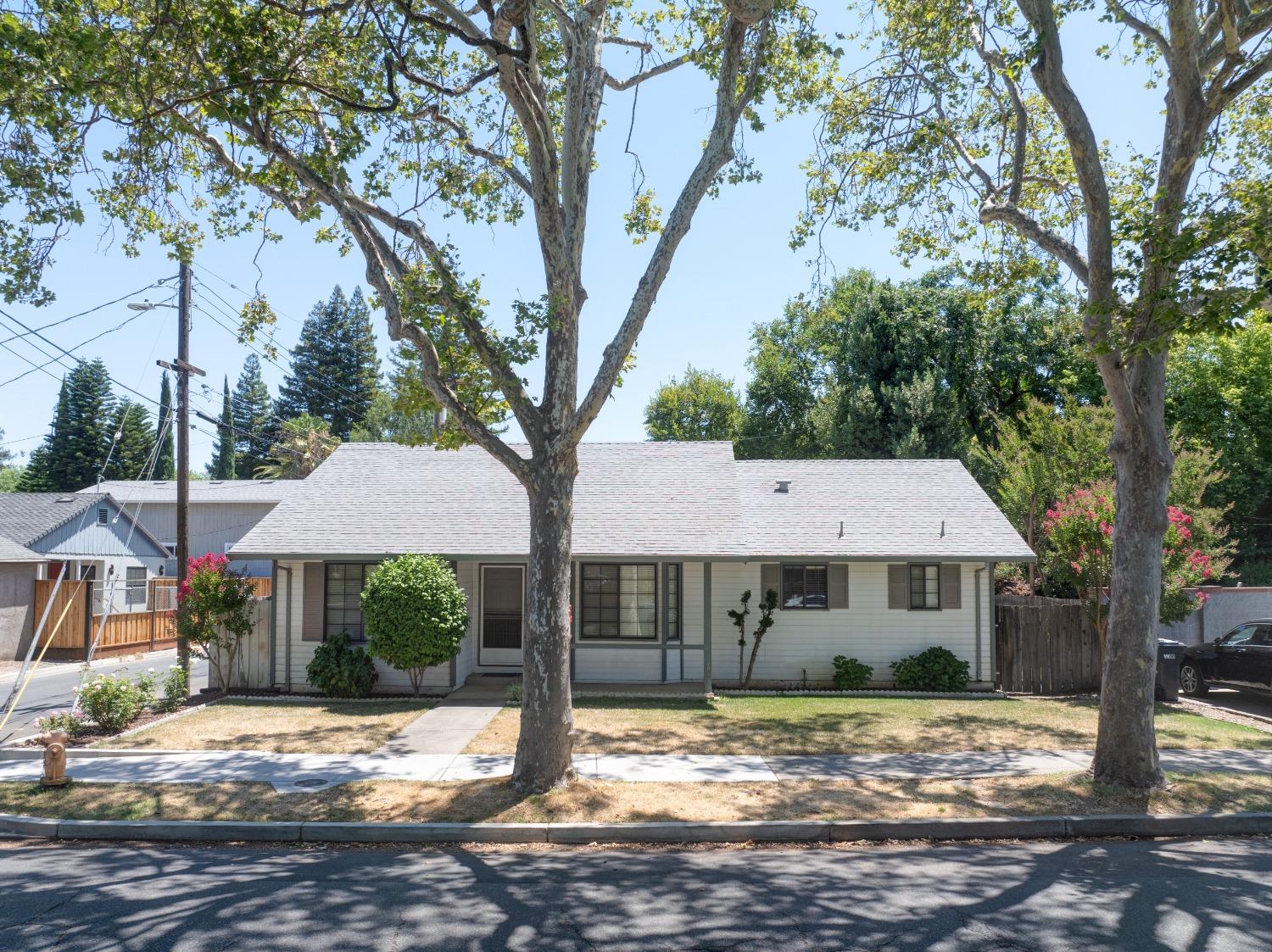 Detail Gallery Image 1 of 1 For 110 N Hutchins St, Lodi,  CA 95240 - 3 Beds | 2 Baths