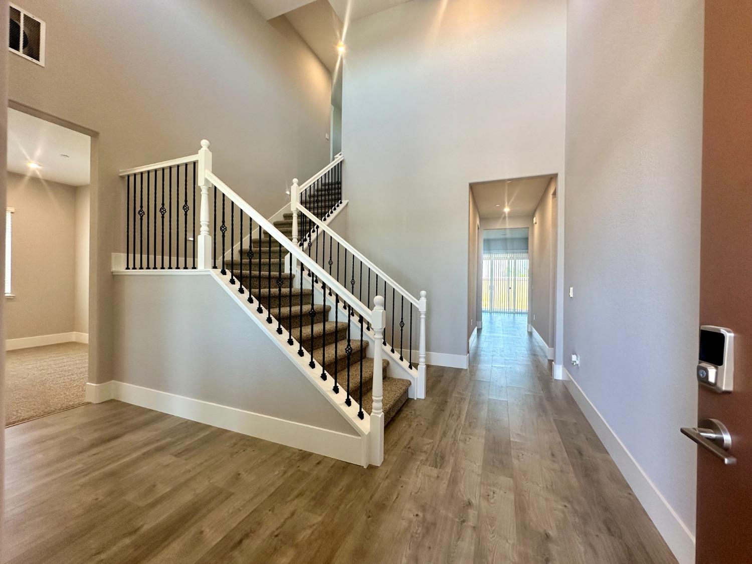 Detail Gallery Image 2 of 29 For 11625 Tortuguero Way, Rancho Cordova,  CA 95742 - 4 Beds | 3/1 Baths