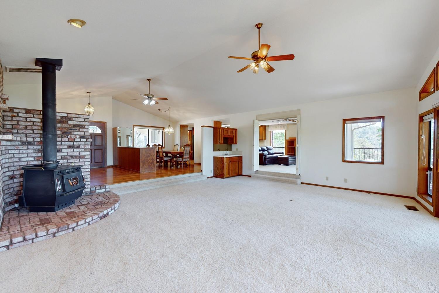 Detail Gallery Image 12 of 59 For 13710 Oakknoll Ct, Penn Valley,  CA 95946 - 3 Beds | 2/1 Baths