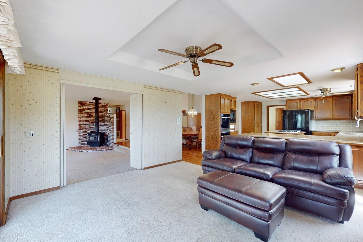 Detail Gallery Image 13 of 59 For 13710 Oakknoll Ct, Penn Valley,  CA 95946 - 3 Beds | 2/1 Baths