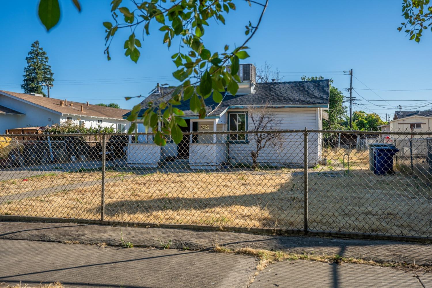 Detail Gallery Image 2 of 35 For 515 W 10th St, Merced,  CA 95341 - 1 Beds | 1 Baths