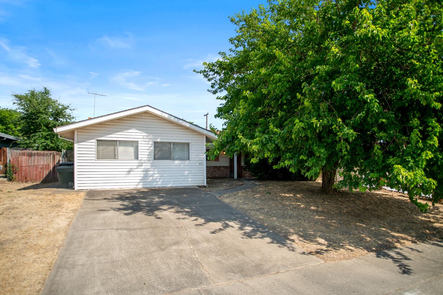 Detail Gallery Image 1 of 1 For 6754 Maywood Way, Sacramento,  CA 95842 - 3 Beds | 2 Baths