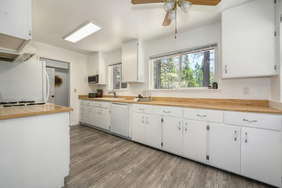 Detail Gallery Image 4 of 36 For 41010 Putt Rd, Emigrant Gap,  CA 95715 - 2 Beds | 1/1 Baths