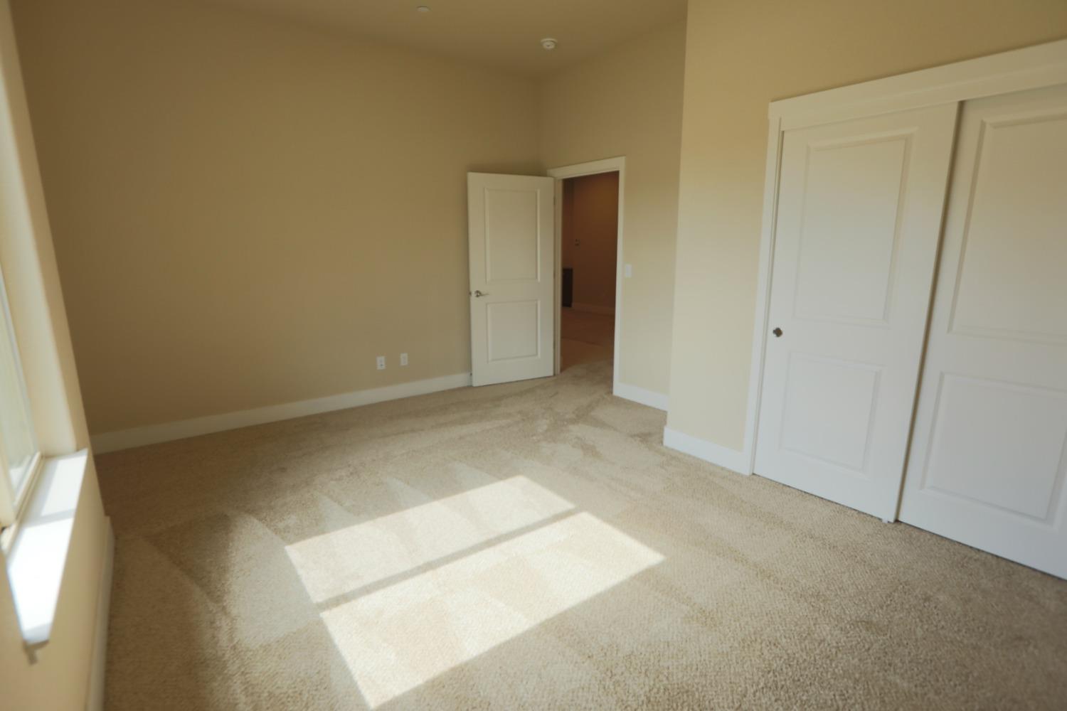 Detail Gallery Image 3 of 22 For 1228 Heavenly Cir, Stockton,  CA 95209 - 3 Beds | 2 Baths