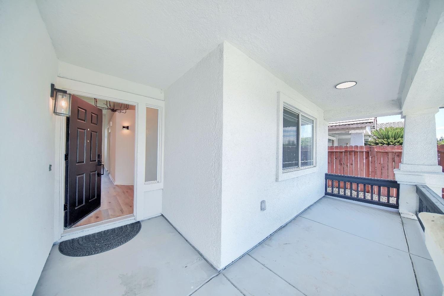 Detail Gallery Image 8 of 43 For 1069 Norman Dr, Manteca,  CA 95336 - 3 Beds | 2 Baths