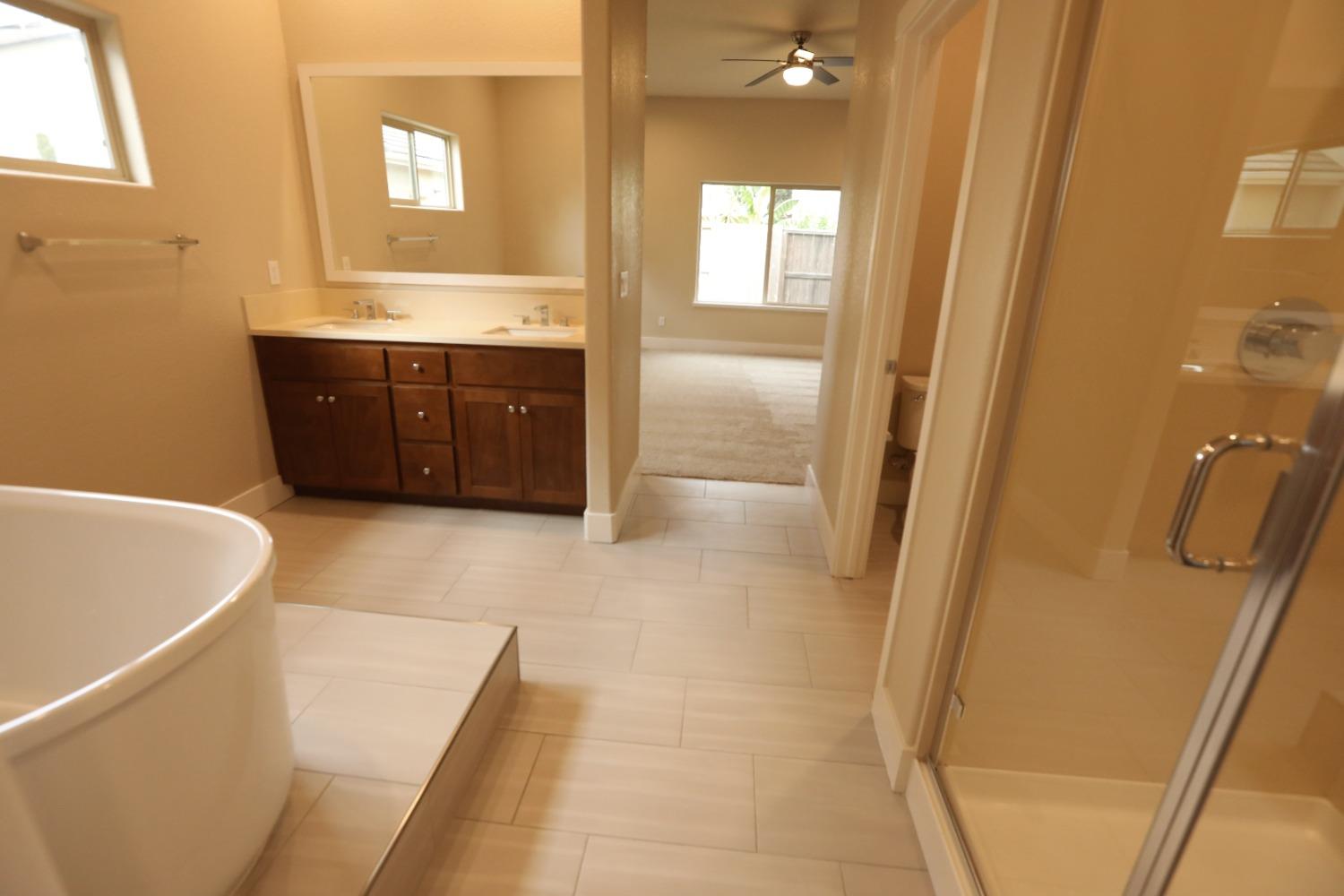 Detail Gallery Image 12 of 22 For 1228 Heavenly Cir, Stockton,  CA 95209 - 3 Beds | 2 Baths