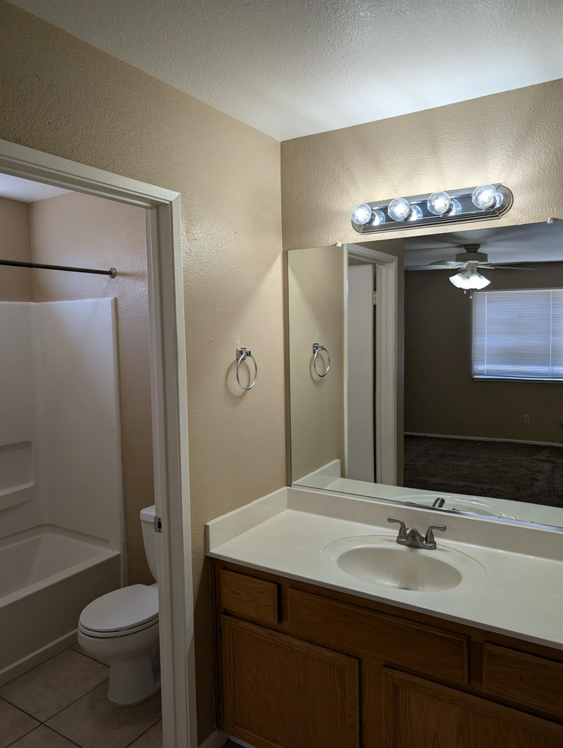 Detail Gallery Image 15 of 26 For 2065 Falmoth Cir, Manteca,  CA 95336 - 3 Beds | 2 Baths