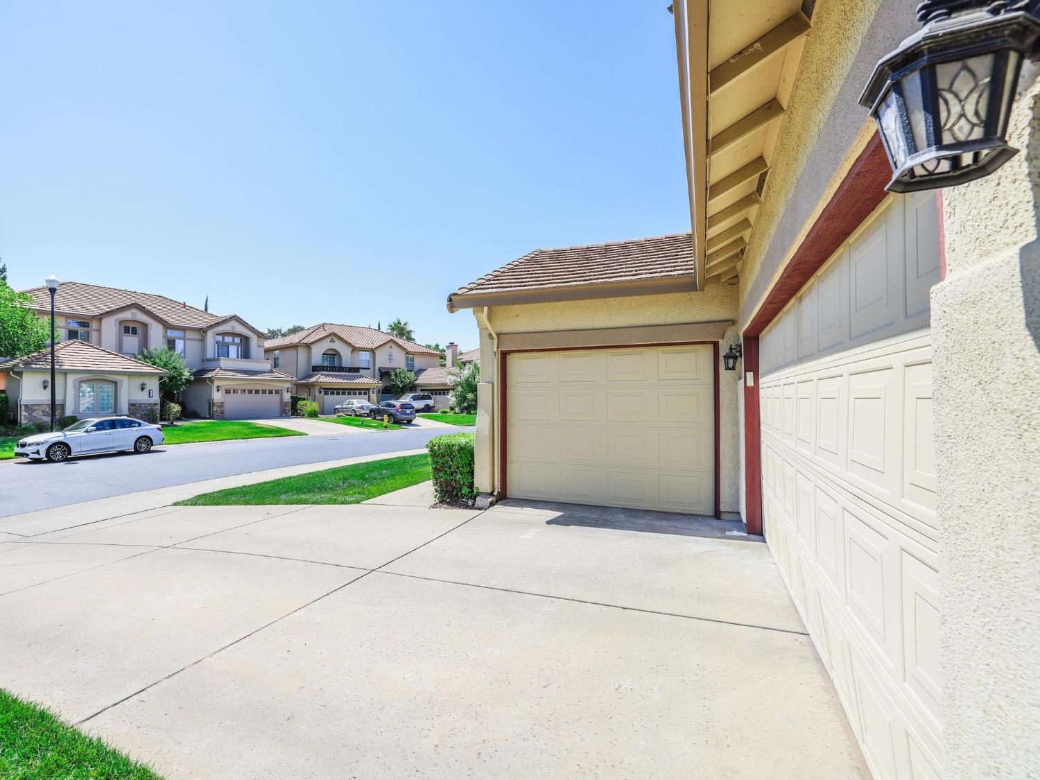 Detail Gallery Image 4 of 52 For 1649 Avondale Dr, Roseville,  CA 95747 - 5 Beds | 4/1 Baths