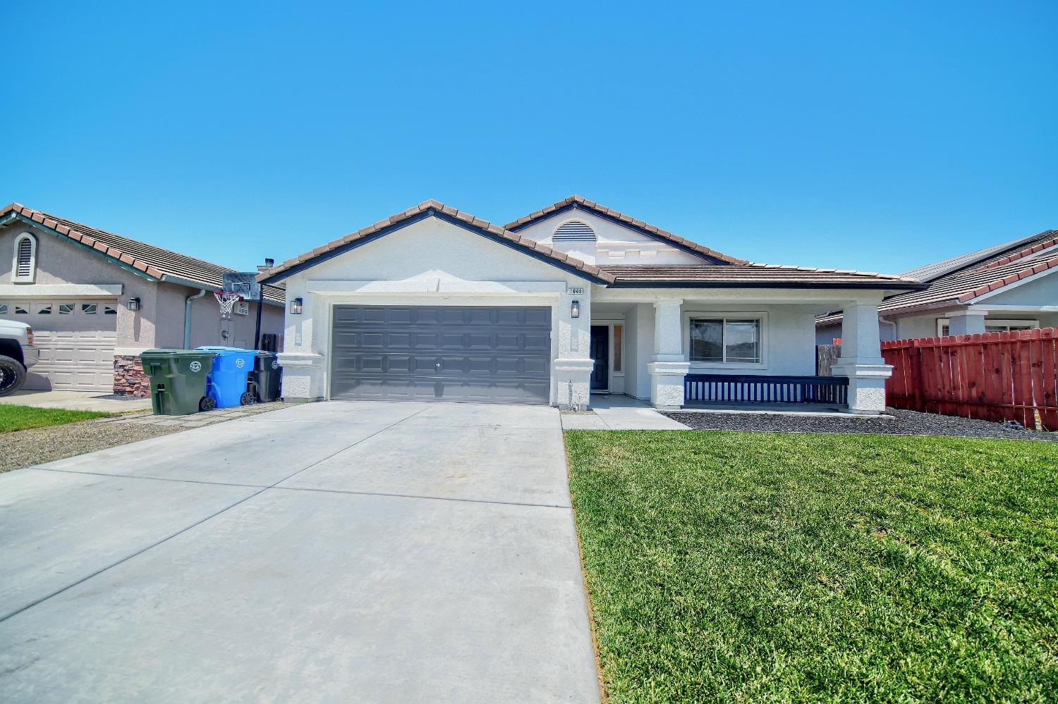 Detail Gallery Image 1 of 43 For 1069 Norman Dr, Manteca,  CA 95336 - 3 Beds | 2 Baths