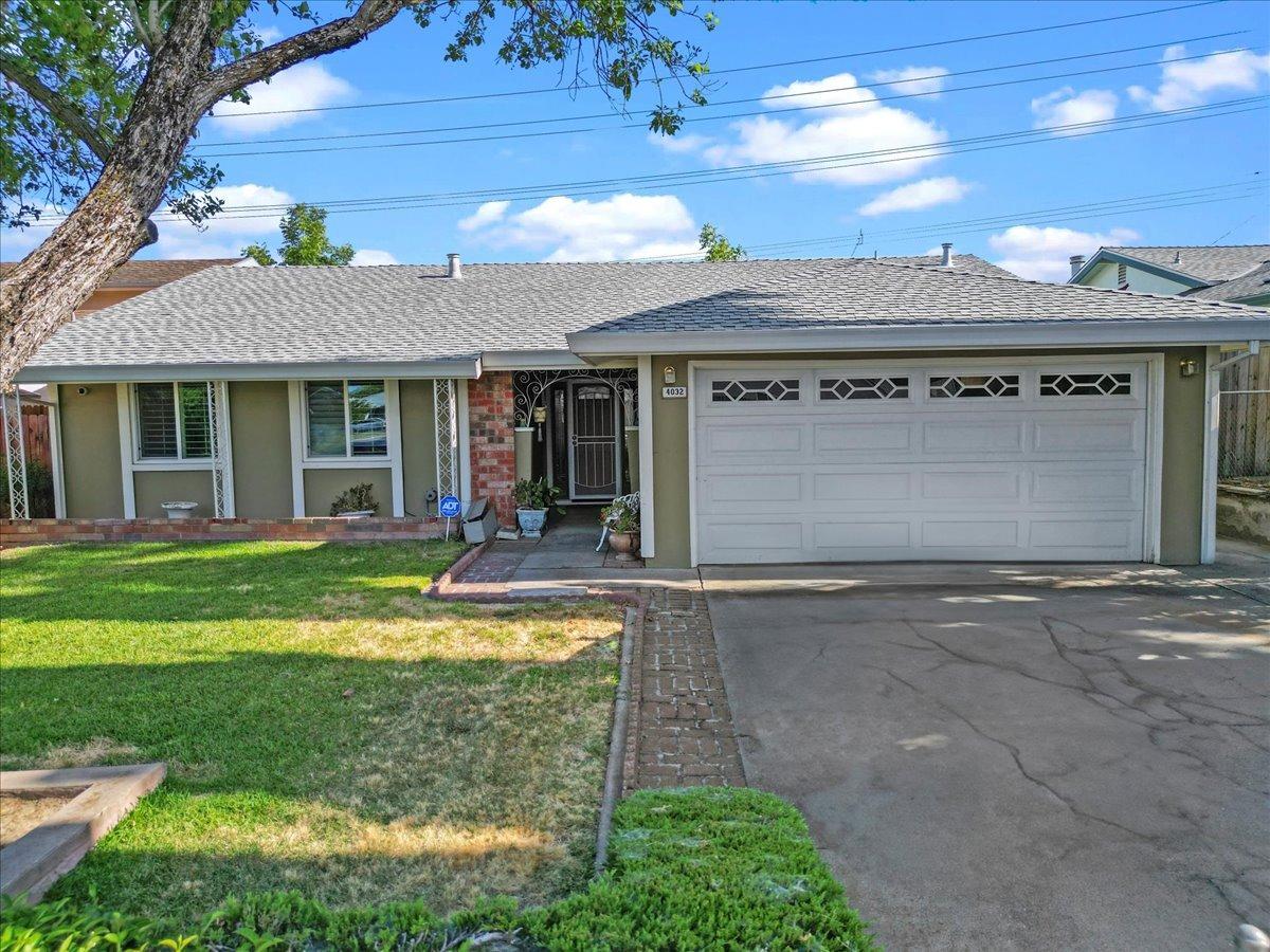 Detail Gallery Image 2 of 33 For 4032 Galbrath Dr, North Highlands,  CA 95660 - 4 Beds | 2 Baths