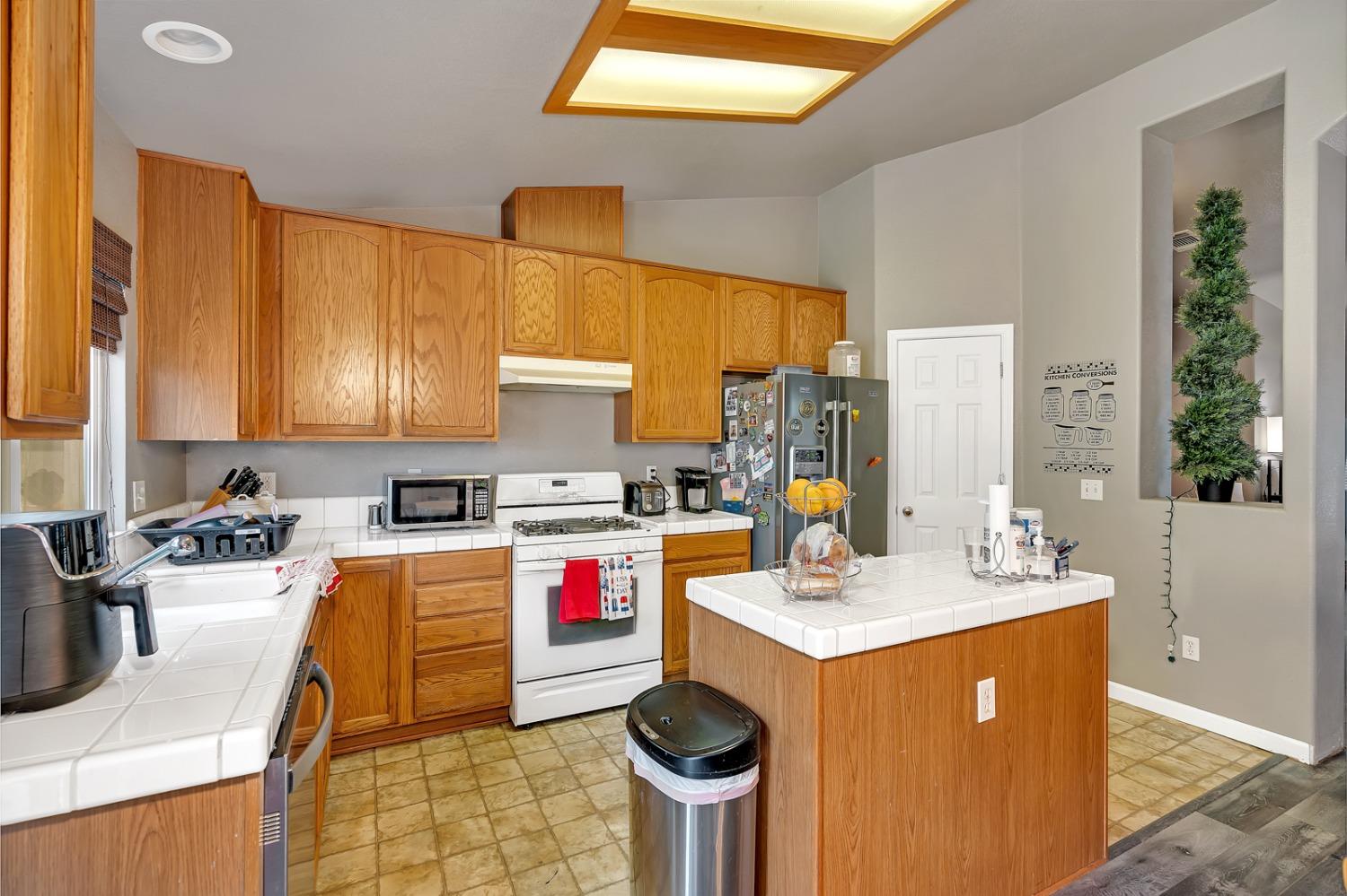 Silveira Court, Atwater, California image 33