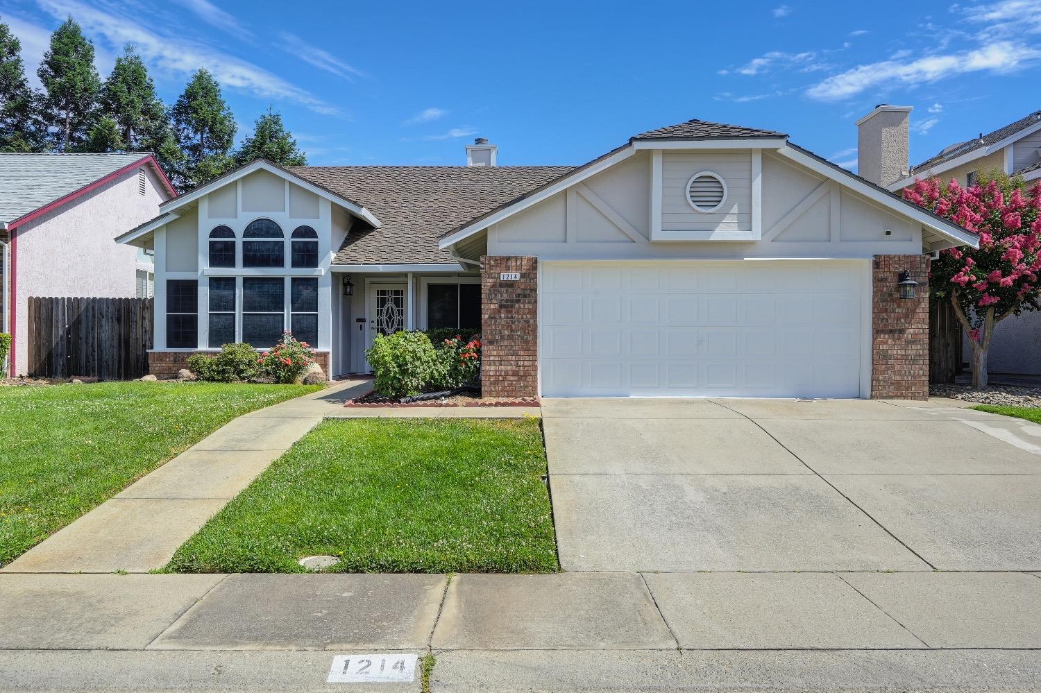 Detail Gallery Image 1 of 1 For 1214 Zinfandel Dr, Roseville,  CA 95747 - 4 Beds | 2 Baths