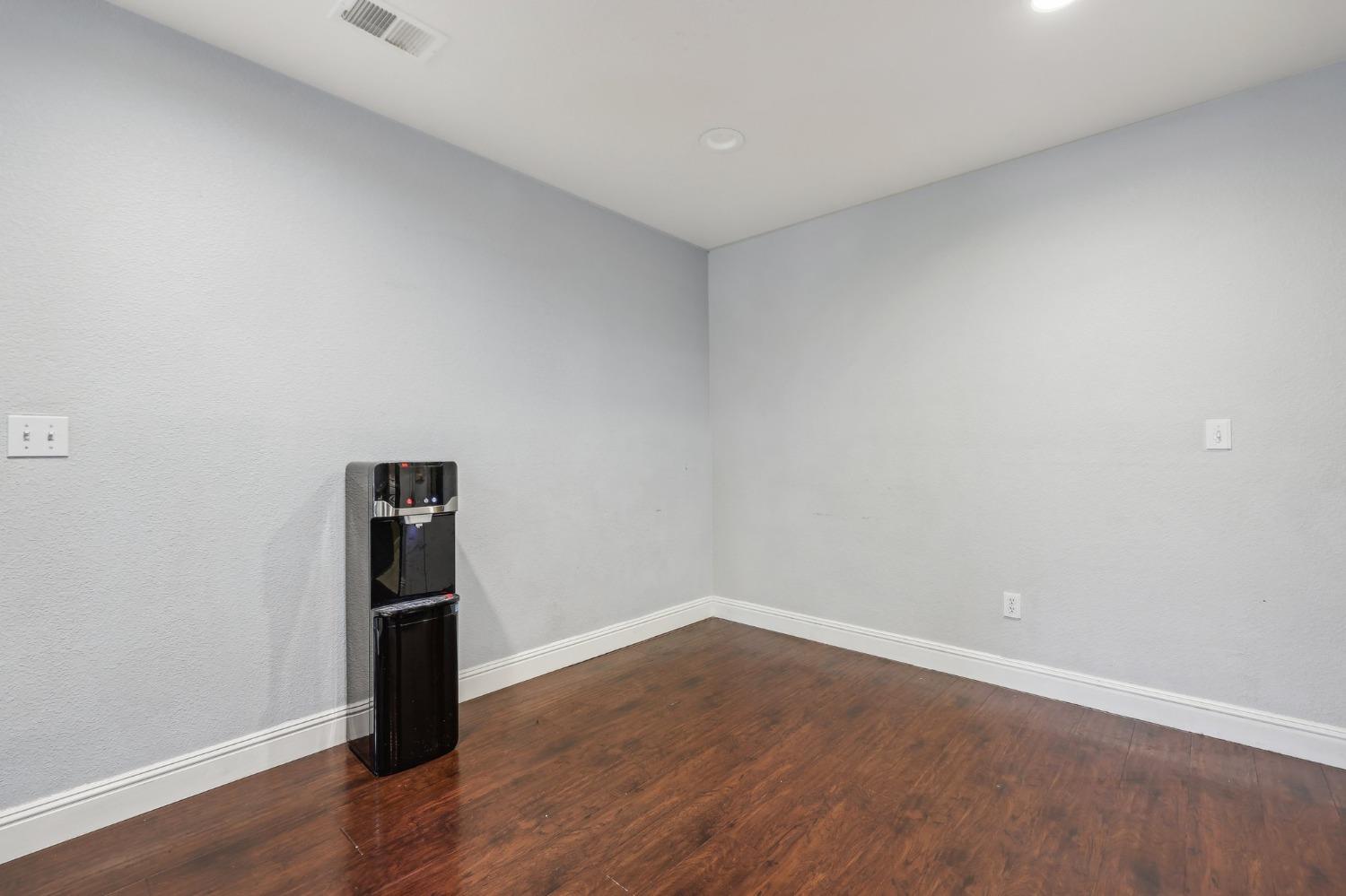 Detail Gallery Image 20 of 28 For 1221 Houston Ave, Stockton,  CA 95206 - 3 Beds | 2 Baths