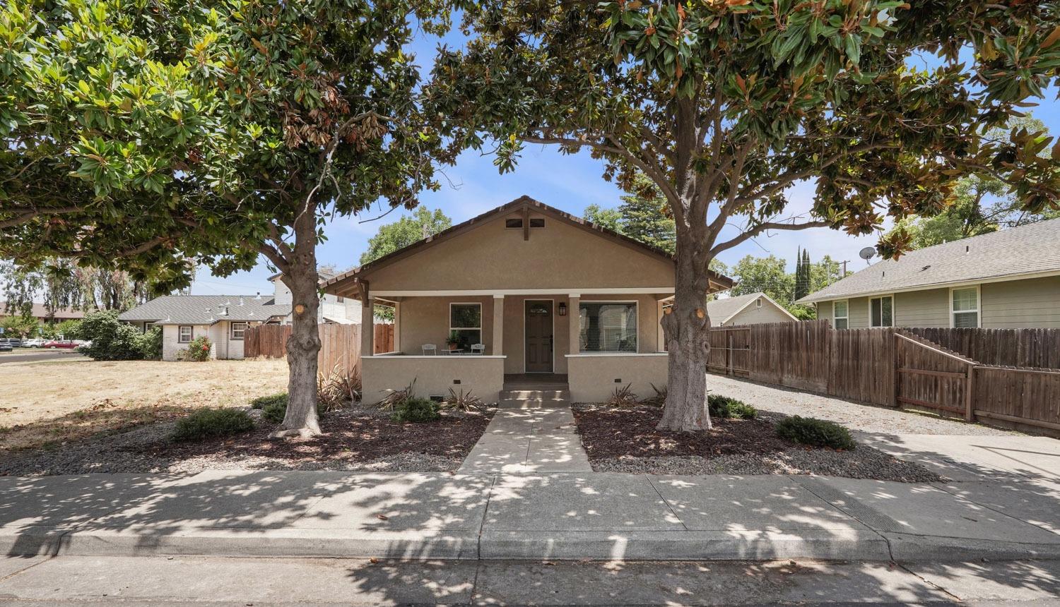 Detail Gallery Image 2 of 35 For 722 N Church St, Lodi,  CA 95240 - 2 Beds | 1 Baths