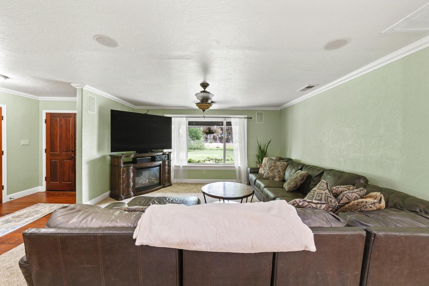 Detail Gallery Image 12 of 64 For 1340 G St, Rio Linda,  CA 95673 - 4 Beds | 2/1 Baths