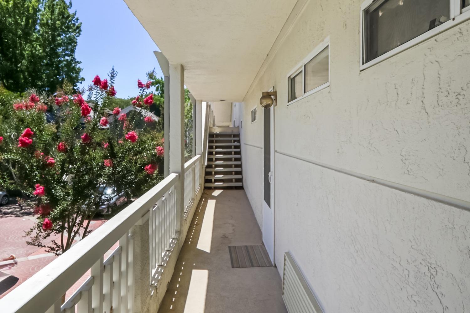 Detail Gallery Image 4 of 36 For 1607 10th St #2,  Sacramento,  CA 95814 - 1 Beds | 1 Baths