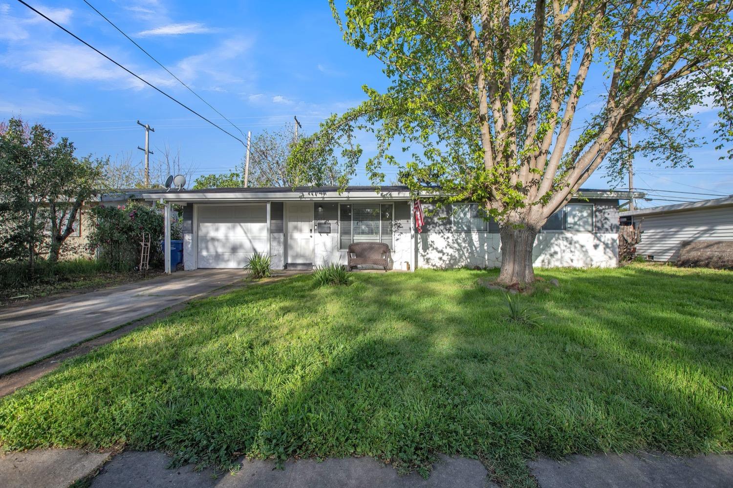 Detail Gallery Image 2 of 13 For 5924 41st St, Sacramento,  CA 95824 - 3 Beds | 1 Baths