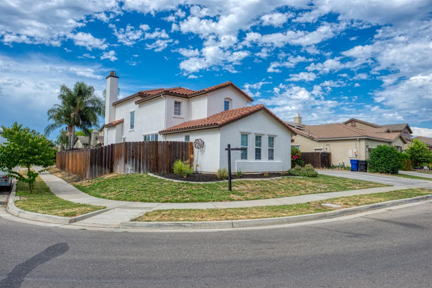 Detail Gallery Image 4 of 52 For 1339 Snake Creek Dr, Patterson,  CA 95363 - 5 Beds | 3 Baths