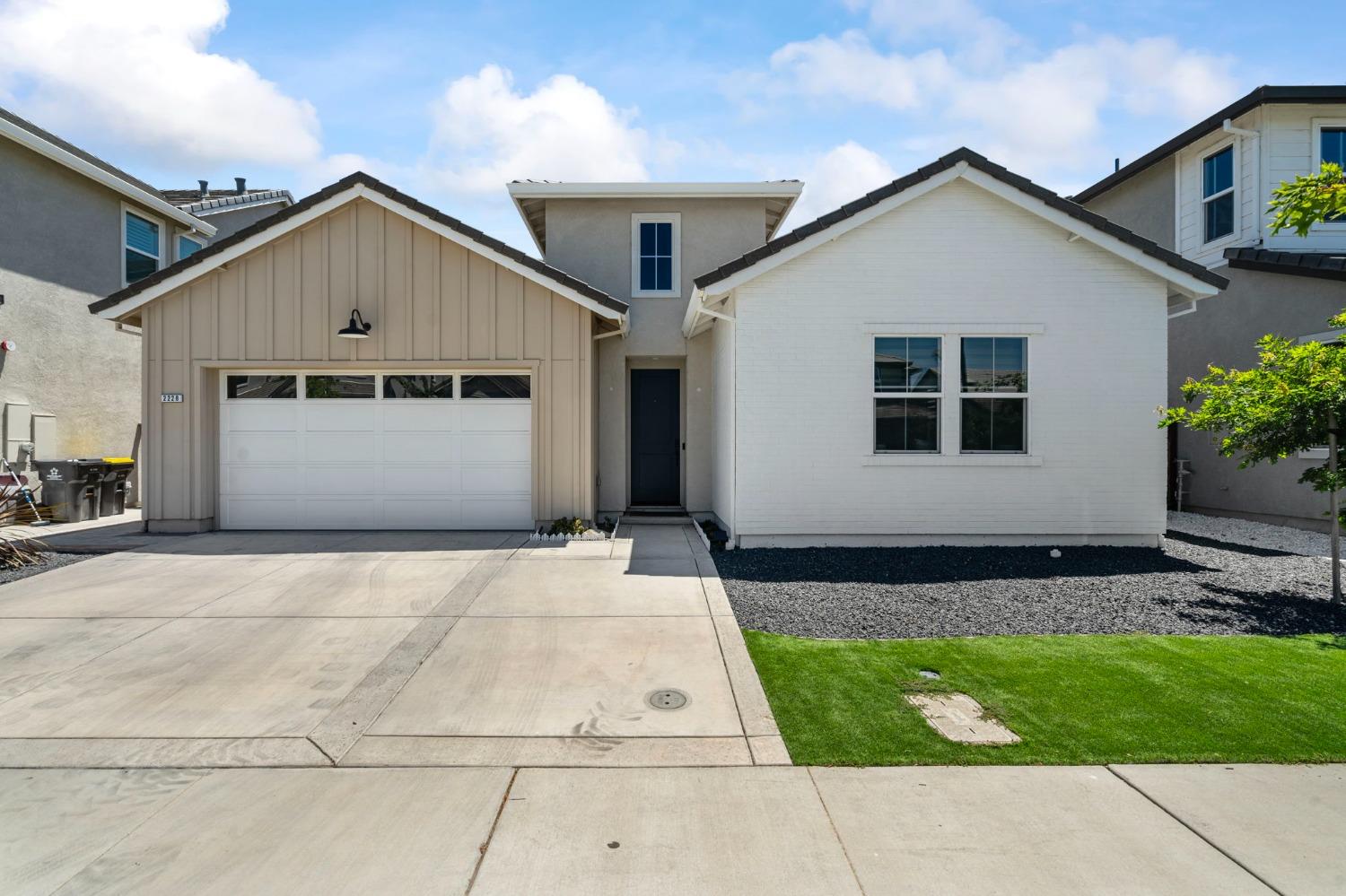 Detail Gallery Image 1 of 1 For 2228 Blue Heron Dr, Lathrop,  CA 95330 - 3 Beds | 2/1 Baths