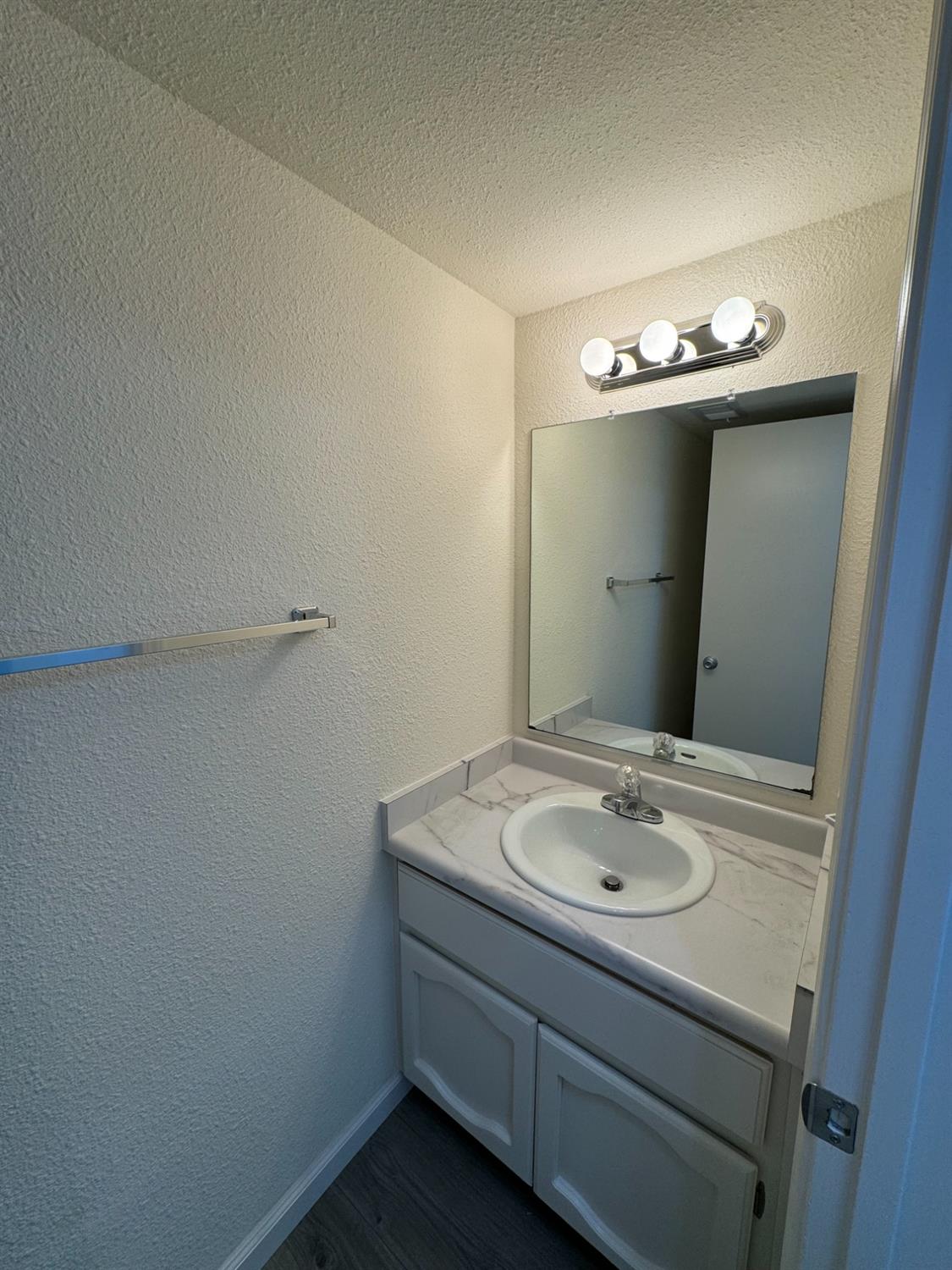 Detail Gallery Image 8 of 18 For 1109 E Orangeburg Ave #15,  Modesto,  CA 95350 - 3 Beds | 2/1 Baths