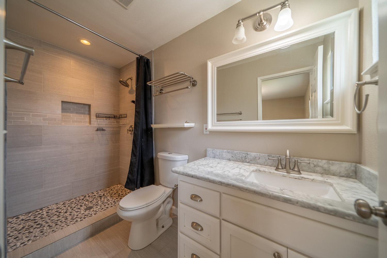 Detail Gallery Image 19 of 38 For 998 Sapphire Way, Manteca,  CA 95336 - 3 Beds | 2 Baths