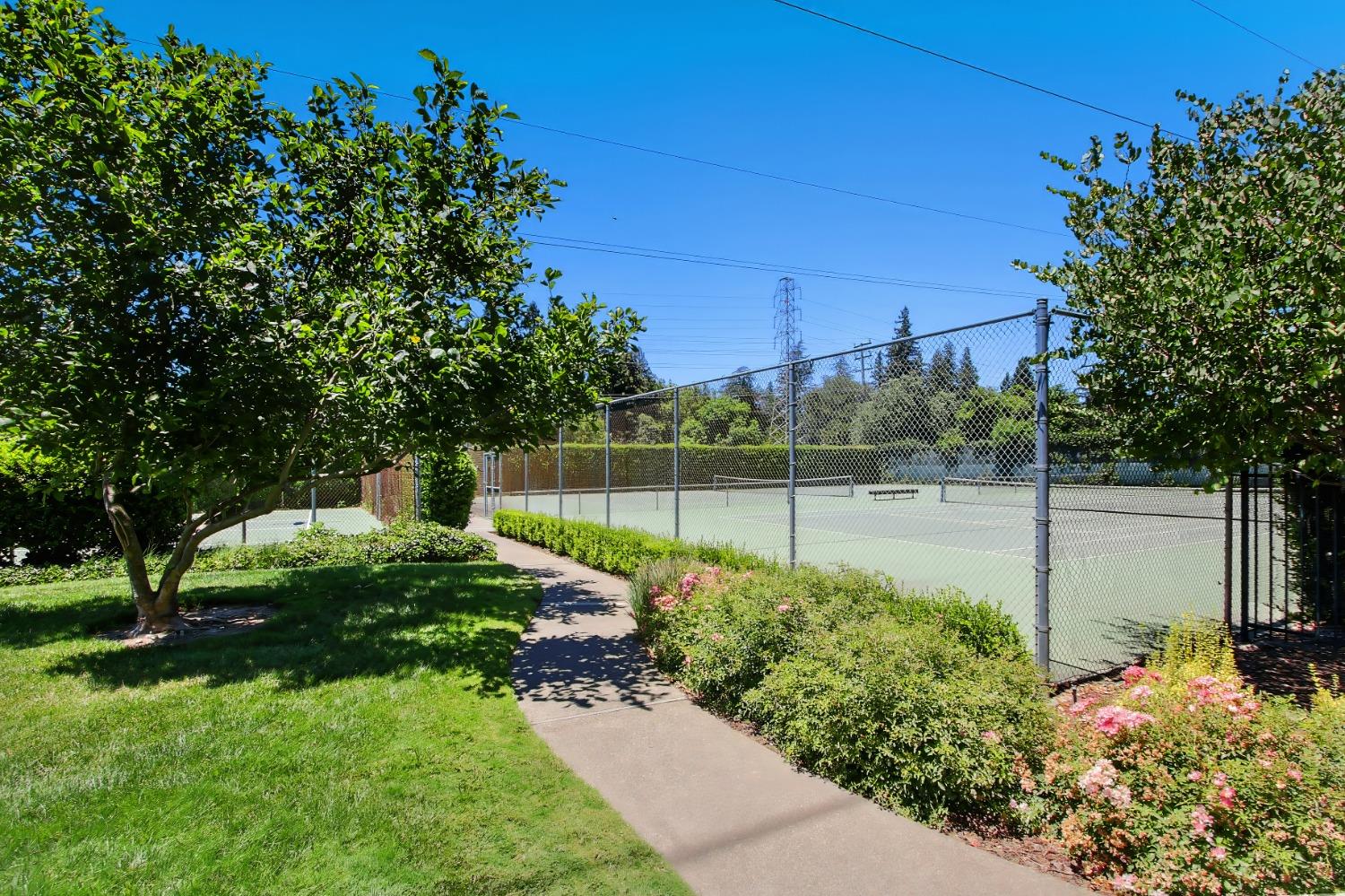 Detail Gallery Image 51 of 52 For 2094 University Park Dr, Sacramento,  CA 95825 - 3 Beds | 3 Baths