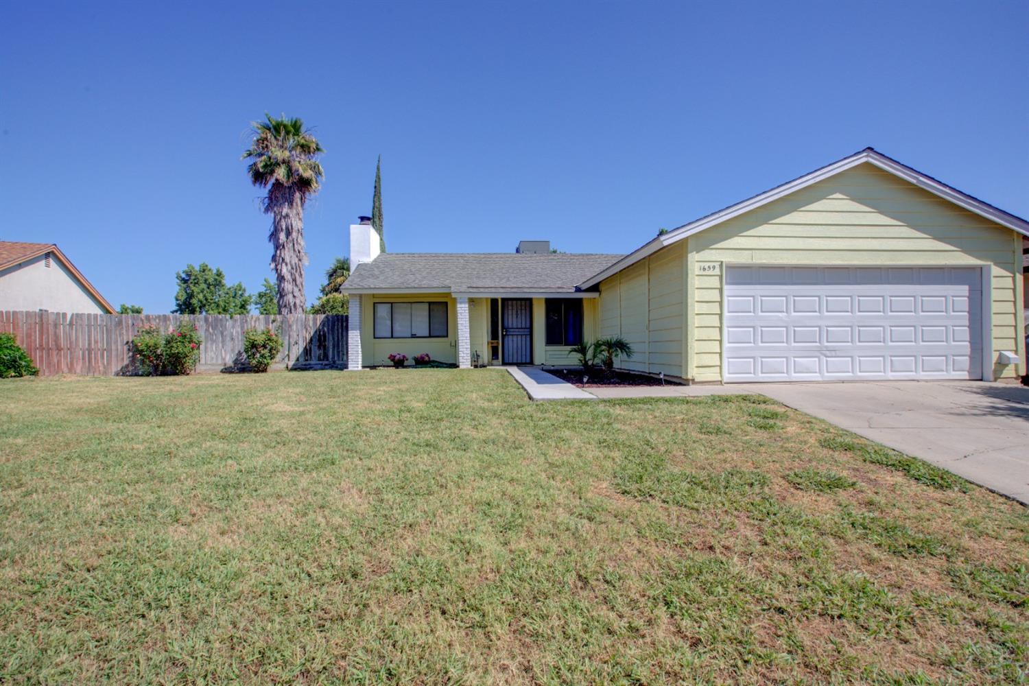 Detail Gallery Image 2 of 30 For 1659 Topeka Dr, Merced,  CA 95348 - 3 Beds | 2 Baths