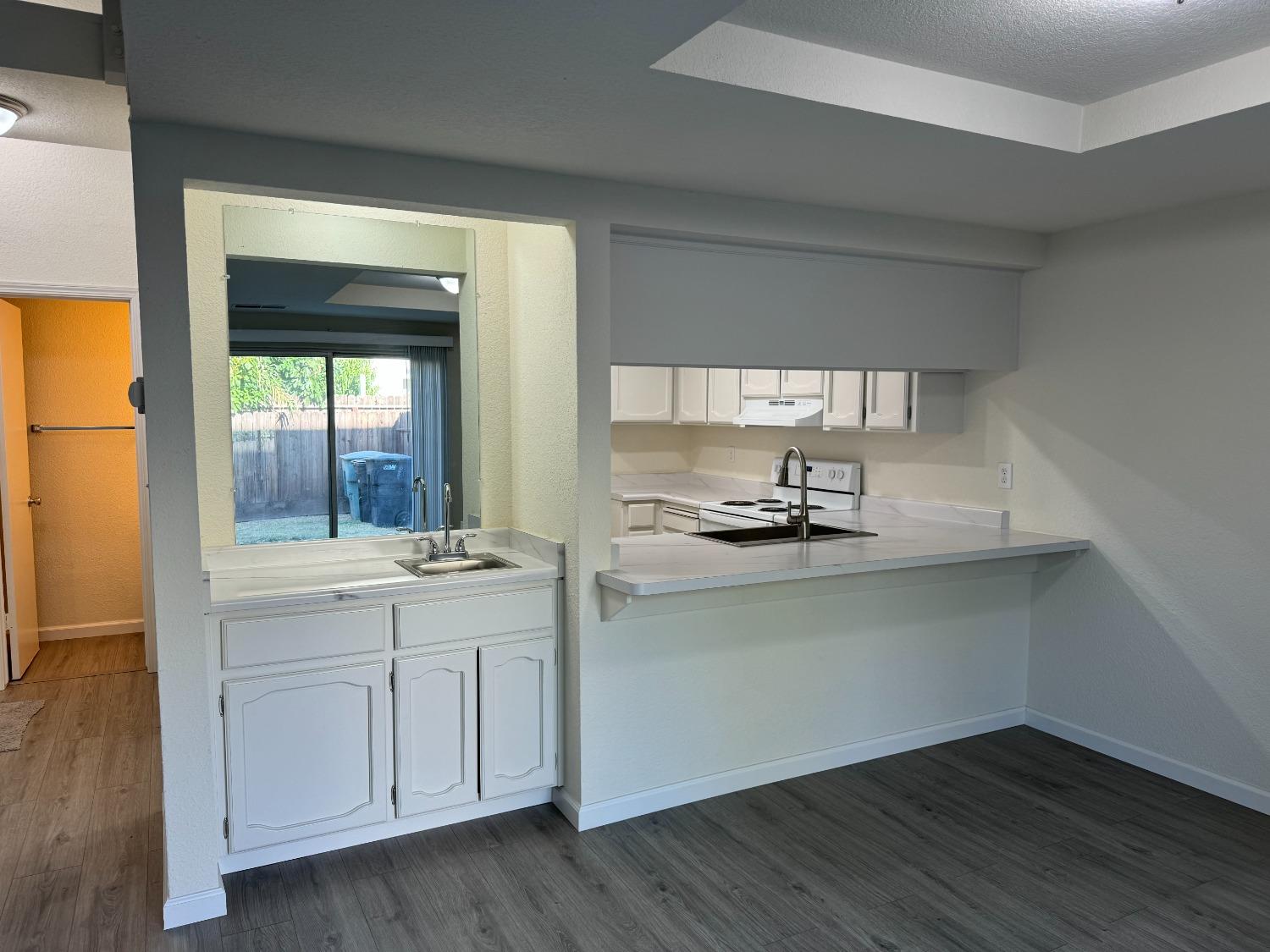 Detail Gallery Image 4 of 18 For 1109 E Orangeburg Ave #15,  Modesto,  CA 95350 - 3 Beds | 2/1 Baths